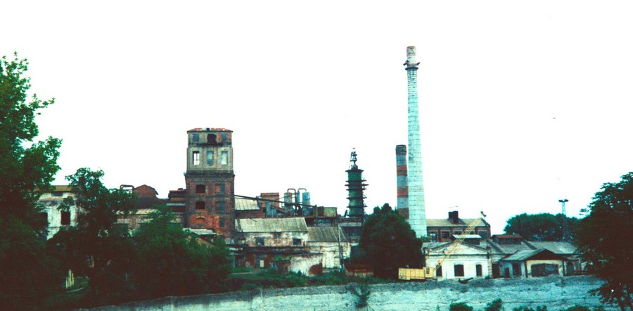 Такий вигляд мав цукровий завод незадовго до знищення. 1999 рік